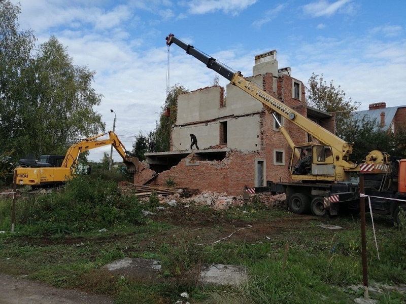 Демонтаж кирпичных зданий в Санкт-Петербурге